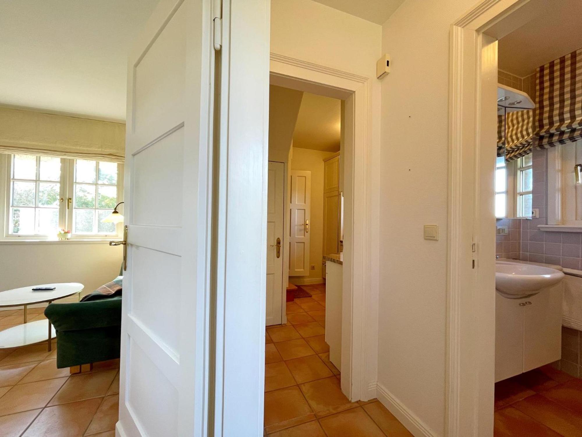 Ferienhaus Reetdachhäuschen Lütt In *